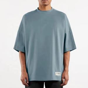 เสื้อยืดแขนสั้นผู้ชายแฟชั่นใหม่ล่าสุด ผลิตจากโรงงาน แบบเรียบๆ สำหรับเล่นกีฬา พร้อมบริการสกรีนโลโก้ตามสั่ง - Product Image 1