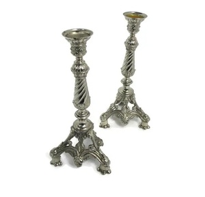 Bougeoir d'autel en laiton de qualité supérieure avec forme ronde de finition antique en relief pour la décoration d'église. - Product Image 3