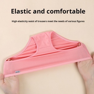 Хлопковые повседневные вязаные трусики-хипстеры для женщин, однотонные, антибактериальные, тонкие, удобные, с логотипом на поясе. - Product Image 3