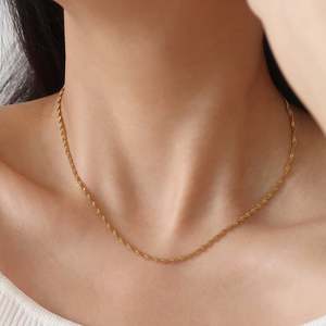 Collana Trendy Antitarnish con Corda Intrecciata e Ciondolo Celestiale a Catena a Spina di Pesce Impermeabile, Regalo per la Mamma - Product Image 4