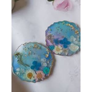 Ensemble de 2 sous-verres en résine avec inclusions florales pour une ambiance botanique maison à prix très extrême - Product Image 1