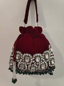 2025 @ Sacs POTLI élégants pour femmes sur tissu de velours avec perles de verre en cristal embellies, pierre, travaux de broderie de perles - Product Image 3