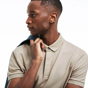 Piqué de coton stretch beige clair 100% avec logo brodé personnalisé pour polo coupe régulière patte de boutonnage dissimulée côtes tricotées - Product Image 5