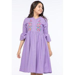 Nouvelle marque de vêtements de haute qualité OEM ODM Robe pour fille à manches trois-quarts avec broderie à la fabrication en gros - Product Image 1