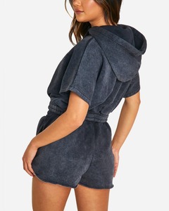 Ensemble de survêtement deux pièces pour femme, style OEM, comprenant un short de sport délavé et un sweat à capuche à épaules tombantes, idéal pour le sport et le jogging. - Product Image 6