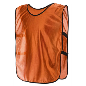 Vente en gros de bavoirs d'entraînement de football légers avec tissu anti-transpiration et logo personnalisé pour perceuses de football pour hommes et femmes - Product Image 1