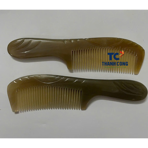 Belle conception fabriquée au Vietnam peigne en corne de buffle naturel au Vietnam peigne en corne élégant brosse à cheveux Logo de soins de santé personnalisé accepté - Product Image 1