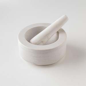 Mortero y Maja de mármol pulido de primera calidad con venas audaces, ideal para regalos de boda, inauguración de la casa o colección de cocina - Product Image 6