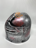 Casque de chevalier médiéval de taille adulte couvre-chef réglable de style antique et moderne avec éclaboussures de sang rouge