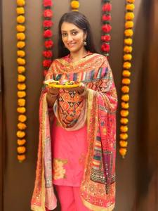 ผ้าคลุมไหล่ไหมปักลายดอกไม้ทำมือ สำหรับงานฉลองวันอีด หลากสี ลายดอกไม้หรูหรา สไตล์ชาติพันธุ์ ประดับกระจก ทันสมัย - Product Image 6