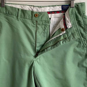 กางเกงขาสั้นโปโลสำหรับผู้ชาย น้ำหนักเบา นุ่มสบาย ออกแบบมาเพื่อความสบายตลอดวัน ด้วยผ้าที่ระบายอากาศได้ดีและเรียบเนียน - Product Image 5