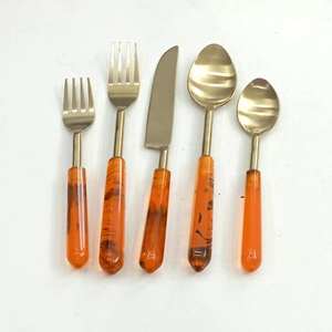 Ensemble de couverts en acier miroir de qualité alimentaire avec poignée en émail imprimé pour le dessus de Table de mariage d'hôtel - Product Image 2