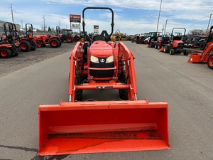 Tractor Kubota Usado 4x4 Subcompacto con Cargador Frontal y Retroexcavadora - Product Image 2