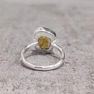 แหวนเงินแท้ 925 ประดับพลอยซิทรินธรรมชาติ สำหรับผู้หญิง ดีไซน์แบบตอกลาย  หินประจำเดือนพฤศจิกายน งานแฮนด์เมด เหมาะสำหรับเป็นของขวัญคริสต์มาส - Product Image 6