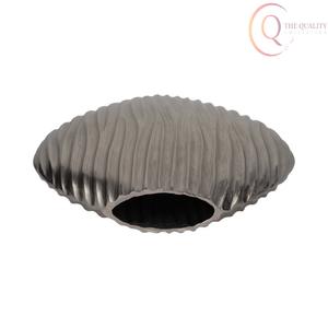 Vase à fleurs de table en métal de luxe avec un aspect haut de gamme, conçu pour les maisons élégantes et les espaces de travail stylés - Product Image 6