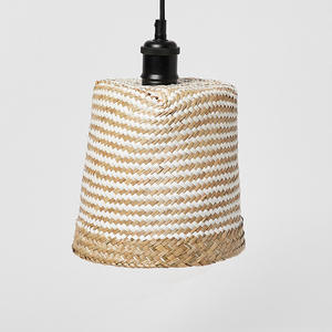 โคมไฟต้นปาล์มชนิดหนึ่งโคมไฟแขวนเพดานหญ้าทะเลธรรมชาติโคมไฟแขวนทำจากฟางสำหรับขายส่งจากเวียดนาม - Product Image 1