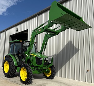 JOHN DEER 2016 835 4X4 Tractor Agrícola con Tracción en las Cuatro Ruedas, Bomba Principal, Caja de Cambios, Rodamiento, Motor de 75HP, Automático, Digital, Origen Estadounidense, 220V - Product Image 1