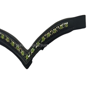 ช่องหนังรูปม้าเป็นรูปตัววีสีดำสุดหรูมีสายสร้อยไข่มุกสีเขียว - Product Image 1