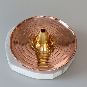 Ensemble de brûleurs à encens en laiton, design moderne et antique, durable et portable, sculpté avec soin pour ressembler à une grande feuille tropicale - Product Image 2