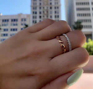 Bague de mariage en diamant cultivé en laboratoire en or 10 carats Bijoux en diamant de laboratoire Bague de fiançailles en diamant coupe ronde Cadeau pour bande de mariage d'amour - Product Image 6