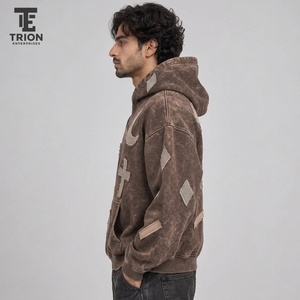 Sudadera con capucha para hombre con efecto acid wash y bordado, combina textura de inspiración vintage y bordado moderno para un estilo relajado y a la moda. - Product Image 4