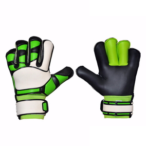 Gants de gardien de but de football professionnels de haute qualité, respirants, antidérapants, réglables pour une utilisation en extérieur, paume en latex par Ako - Product Image 1