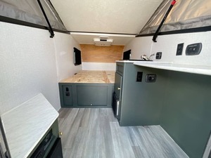 Vendedor Verificado, Camión Usado C-o-a-c-h-m-e-n Clipper Express 9.0TD Modelo 2022 con Alto Rendimiento Disponible para la Venta - Product Image 3