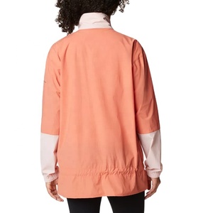Chaquetas cómodas impermeables de poliéster liso con logotipo personalizado para mujer, chaqueta anorak de talla grande para mujer - Product Image 2