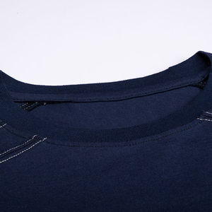 Camiseta Deportiva Casual de Manga Larga Azul Marino para Hombre con Logotipo Personalizado de Alta Calidad, Costuras Blancas en Contraste, Venta al Por Mayor - Product Image 2