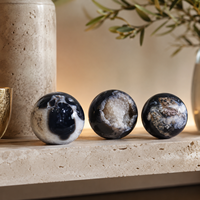 Sphère en Agate Noire Naturelle avec Motifs Floraux Uniques, Pierre Polie pour la Décoration Intérieure, la Collection et les Cadeaux