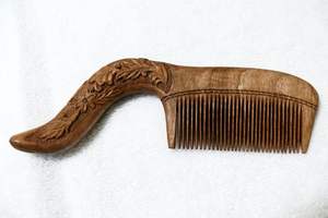 Peine de pelo con mango de madera hecho a mano para uso en salón de India Peine de madera al por mayor para uso comercial en venta en - Product Image 3