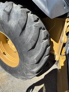 Tracteur sur pneus Cater.pillar 450F 2016, 4x4, chargeuse-pelleteuse, chargeuse frontale de 5 tonnes et pelle arrière, moteur de 90 CV, boîte de vitesses, pompe, occasion - Product Image 5