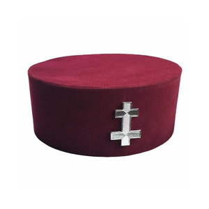 Casquette de Chevalier Templier Anglais Maçonnique en Velours Bordeaux avec Badge Plaqué Argent – Légère et Confortable – Vente en Gros - Product Image 1