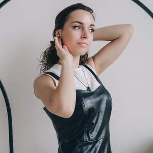 Colgante de Shungita en forma de gota pulida de 0.6*1 pulgadas (15*25 mm) - Product Image 4