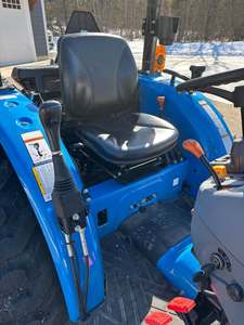 Tracteur compact d'occasion LS MT235E 24HP 4WD et chargeur frontal LL3302 pour usage agricole - Product Image 6