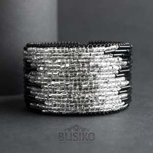 Brazalete de Abeja Bordado a Mano con Cuentas - No Tóxico, Ecológico, Tamaño Personalizable para Mujeres y Niñas - Product Image 3