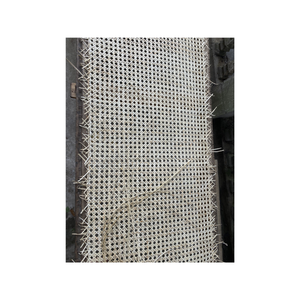 Rollo de cincha de caña de ratán tradicional para proyectos de reparación de sillas Fabricación de muebles Acentos de pared y ofertas de decoración de gabinetes - Product Image 1