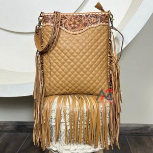 Directo de fábrica, venta al por mayor, bolso cruzado con flecos grandes de cuero labrado a mano, bolso de hombro de mujer de cuero de vaca con patrón de celosía de diamante - Product Image 1