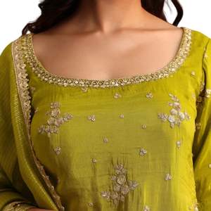 Paillettes vertes Kurti Sharara avec Chanderi Banarasi Dupatta pour réception de fête de mariage et célébrations culturelles personnalisées - Product Image 3