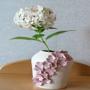 Vase en céramique sur le thème du citron peint à la main avec un design texturé unique, parfait pour une ferme, disponible au prix de gros. - Product Image 2