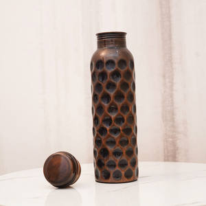 High Quality Eco-Friendly Hammered Design Copper <b>Water</b> <b>Bottle</b> Airtight Silicon-Sealed Lid Trending Accessory <b>Metal</b> - Product Image 6