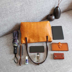 Bolso Tote Urbano de Cuero Norvyn - Product Image 5