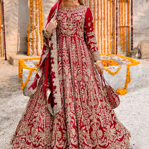 พราว-เจ้าสาว-Maroon anarkali, ชุด lehenga & dupatta พร้อมลูกปัดแก้วคริสตัลประดับประดา, หิน, dabka ทำงานสำหรับงานแต่งงาน = 2024 - Product Image 1