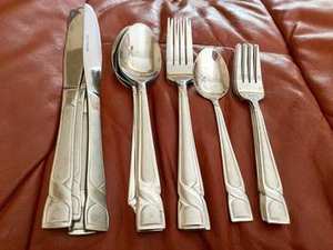 ชุดเครื่องใช้บนโต๊ะอาหารสแตนเลส12ชิ้นพร้อมด้ามจับชุบทองที่ทันสมัยเหมาะสำหรับการรับประทานอาหารที่หรูหราและการใช้งานในชีวิตประจำวัน - Product Image 5