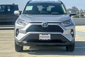 Toyota RAV4 Híbrida XLE AWD 2021 de Segunda Mano de Primera Calidad - Product Image 3