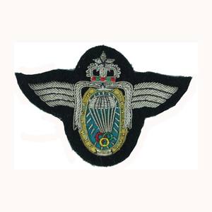 Instructeur de saut en parachute APJI, ailes en métal, couleur marron - Product Image 5