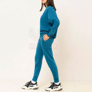 Nouveau design de survêtement pour femmes avec coupe étroite et design personnalisé Nouvel ensemble de survêtements tendance de qualité supérieure - Product Image 2