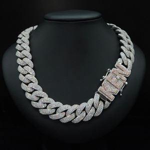 Collares Personalizados Iced Jewelz de 22 mm, Cadena Cubana con Incrustaciones de Alta Calidad, Oro de 10k, Oro Rosa, Moissanita - Product Image 1