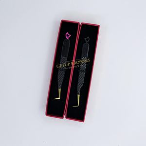 Pinzas Profesionales para Extensión de Pestañas de 90 Grados, de Acero Inoxidable con Recubrimiento de Polvo Negro y Punta Dorada con Diseño de Corazón de Diablo - Product Image 1