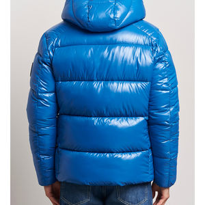 Vestes matelassées en duvet d'oie pour hommes, en gros, fines, avec logo brodé sur le devant, rembourrage, tissu brillant, fermeture éclair imperméable, pour l'hiver - Product Image 4